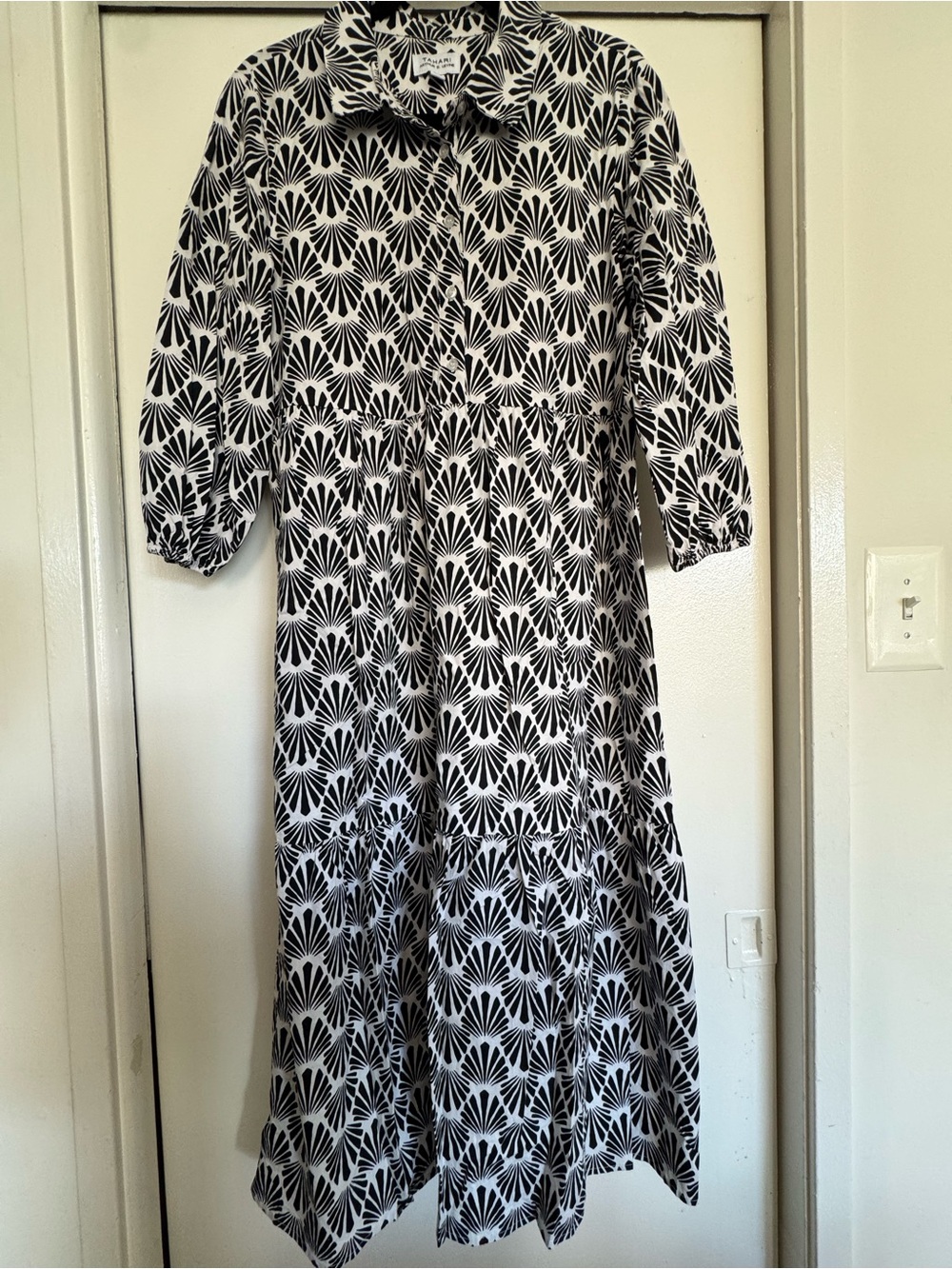 Tahari Black & White Fan-Print Maxi Dress